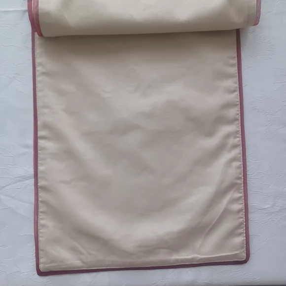 BELLA LUX HOLIDAY TABLE RUNNER NWT 13"X 72" - Picture 11 of 12